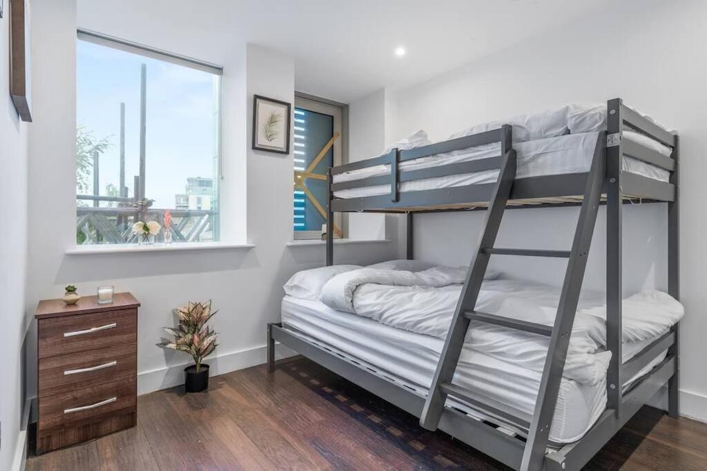 Sleep 7 20 Mins From London Waterloo Bp65 Apartment ภายนอก รูปภาพ
