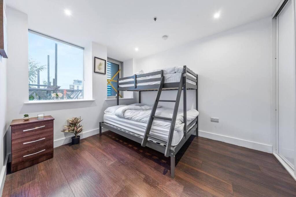 Sleep 7 20 Mins From London Waterloo Bp65 Apartment ภายนอก รูปภาพ