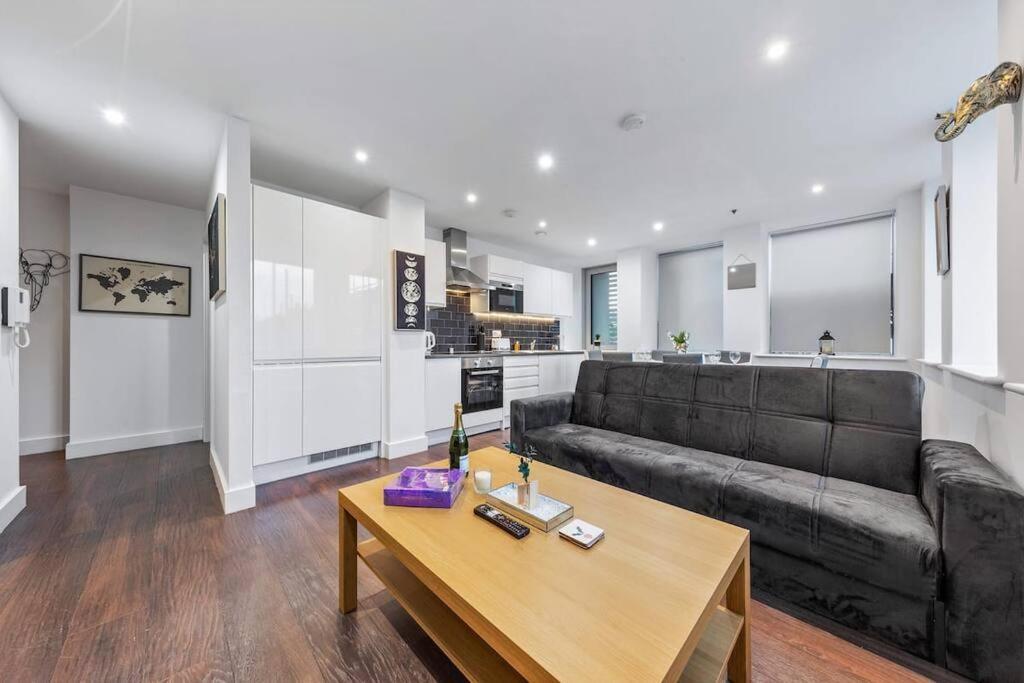 Sleep 7 20 Mins From London Waterloo Bp65 Apartment ภายนอก รูปภาพ