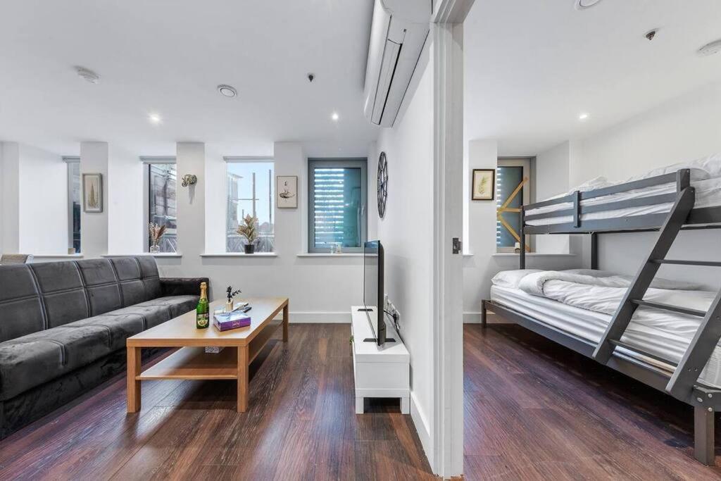 Sleep 7 20 Mins From London Waterloo Bp65 Apartment ภายนอก รูปภาพ